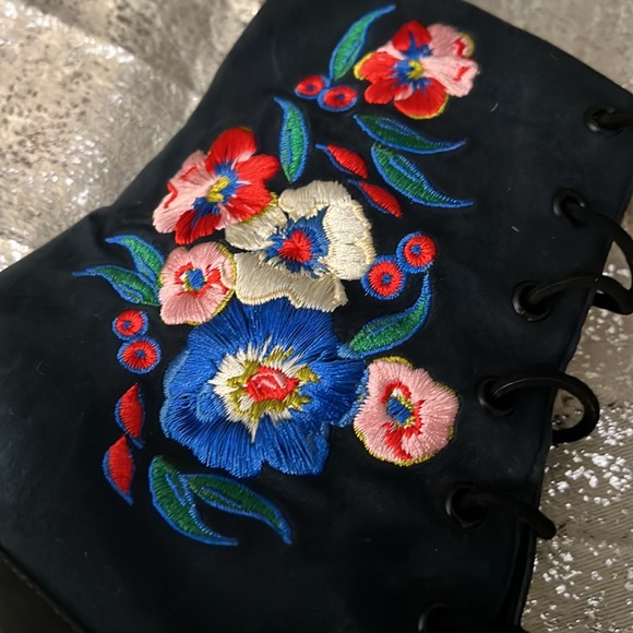 Tory Burch Cassidy Floral Embroidered Bootie 9 - Picture 10 of 11